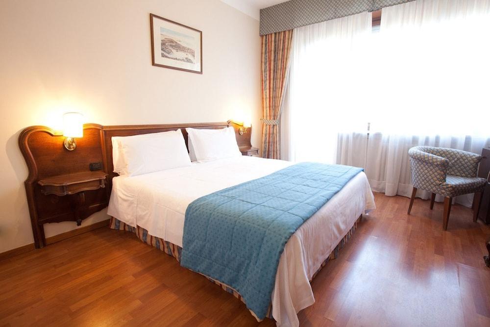 Hotel Tourist Торино Екстериор снимка