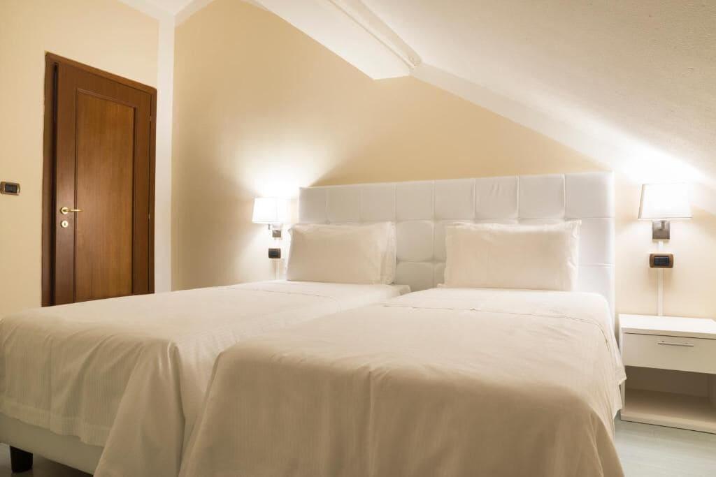 Hotel Tourist Торино Екстериор снимка