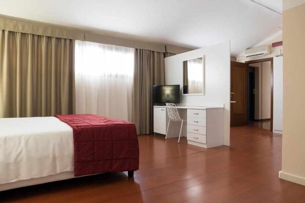 Hotel Tourist Торино Екстериор снимка