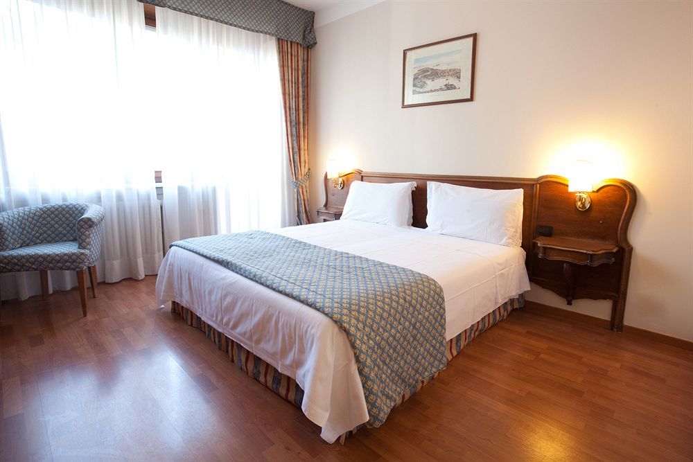 Hotel Tourist Торино Екстериор снимка